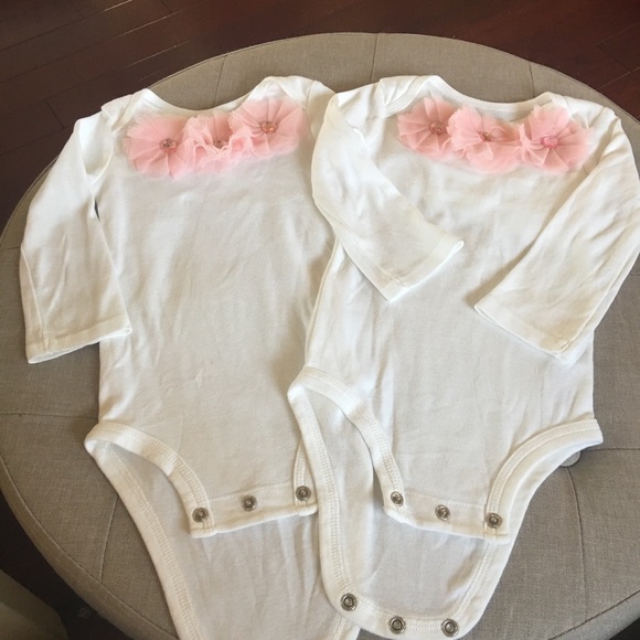 Set of 2 - 12 months onesies - Picture 4 of 4